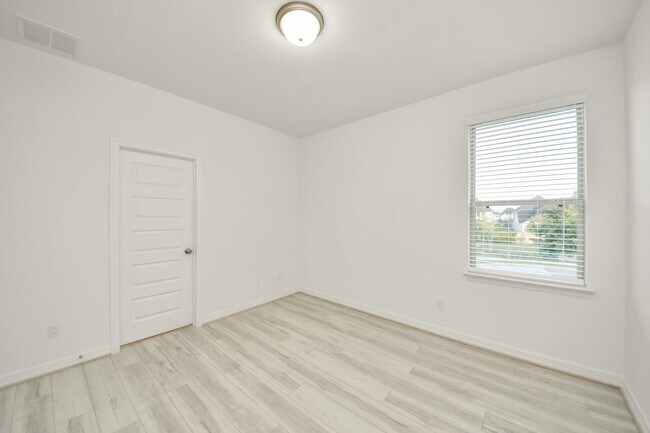 Building Photo - 6707 Regatta Park Ln