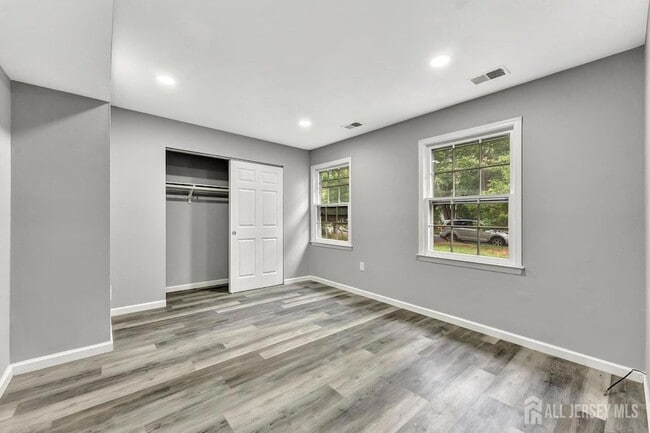 Building Photo - 5 Pelmont Pl