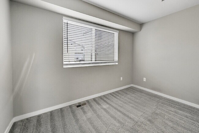 Building Photo - $2,350.00, 3 bed, 2.5 bath located in Colo...