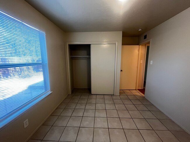 Building Photo - Nice 2 Bedroom 1 Bathroom Apartment in Rio...