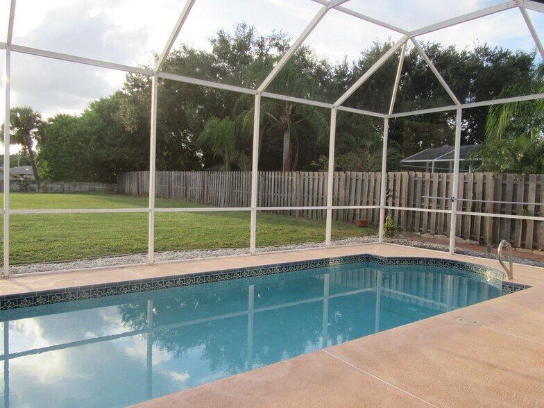 Building Photo - 1804 Abbeyridge Dr