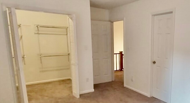 Walking closet - 3239 Sunnymede Ln