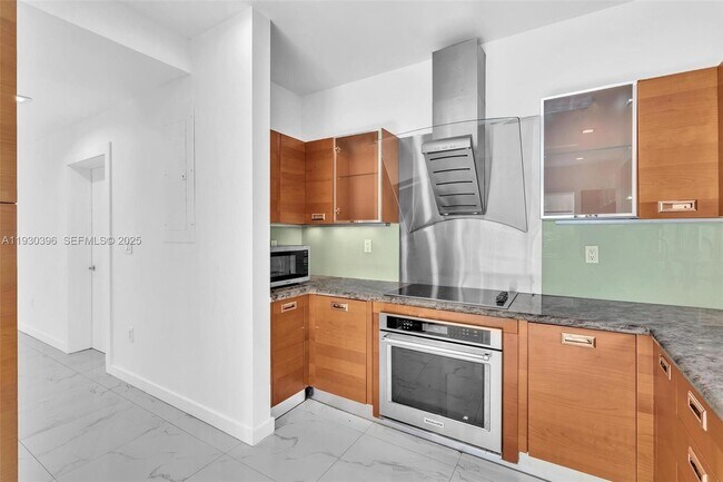 Building Photo - 10065 Bay Harbor Terrace