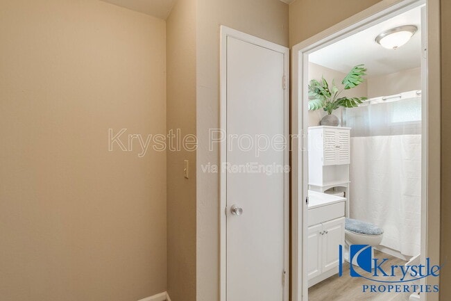 Building Photo - 138 Warwick Dr