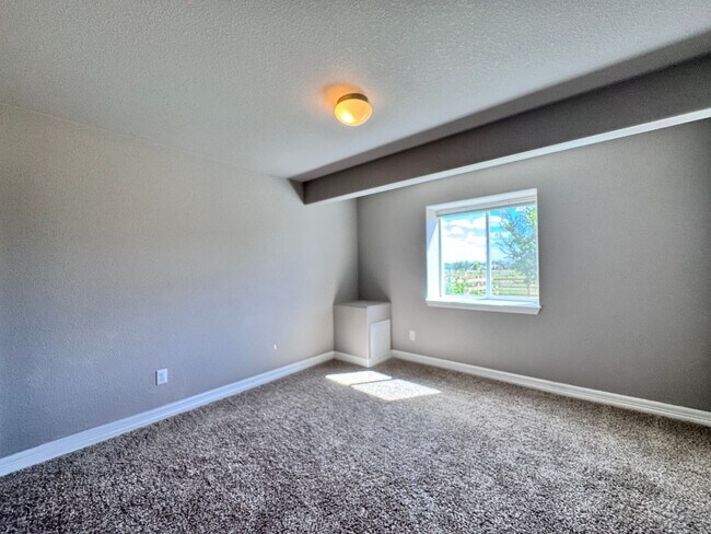 Building Photo - Gorgeous newer home in Timnath