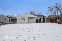 Building Photo - 21 Thrush St