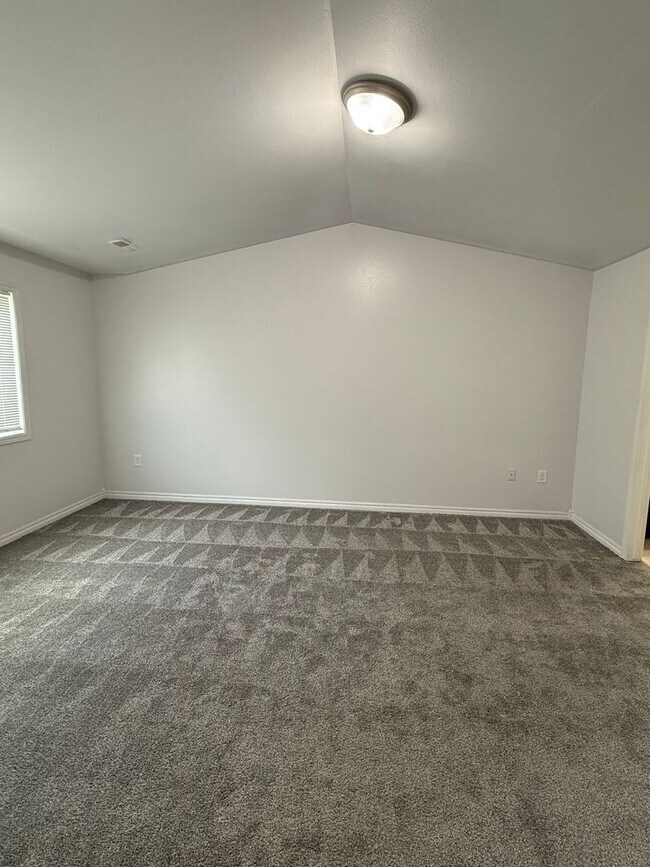 Building Photo - Charming 4-Bed, 2.5-Bath Home with Stylish...