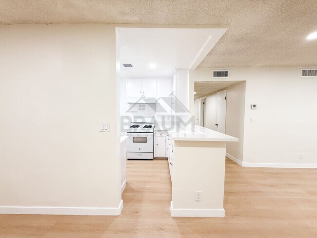 Building Photo - 6041 Whitsett Ave