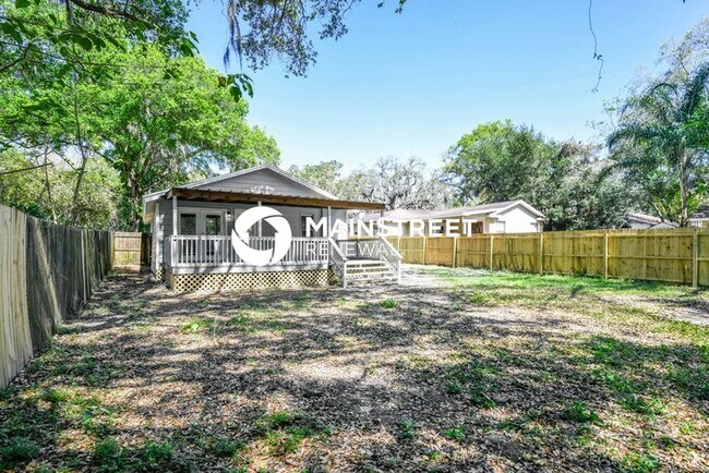 Building Photo - 3 Bedroom Pet-Friendly Home in Tampa, FL with Main Street Renewal