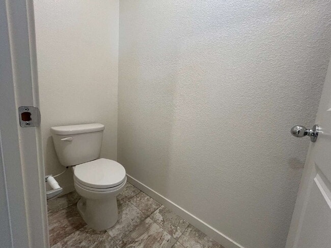 Building Photo - Fresh 3 Bed, 2 Bath Home - Close to shopping!