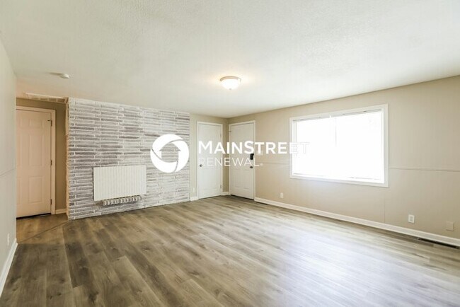 Building Photo - 3 Bedroom Pet-Friendly Home in Overland Park, KS with Main Street Renewal