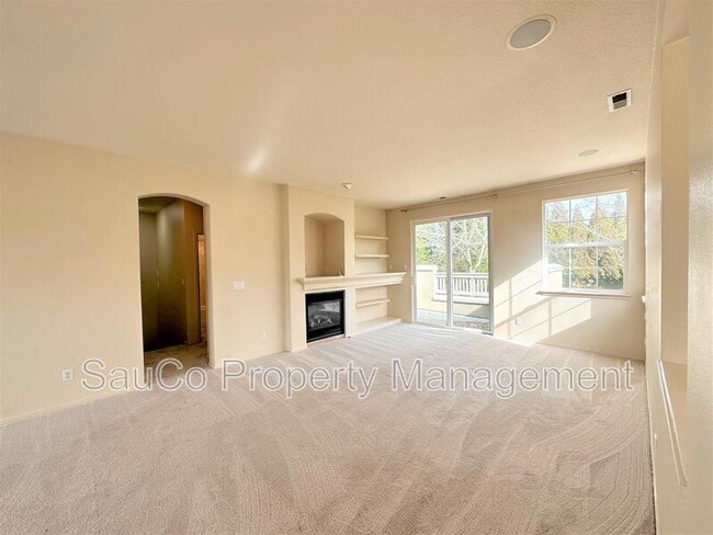 Building Photo - 1867 NE Ashberry Dr