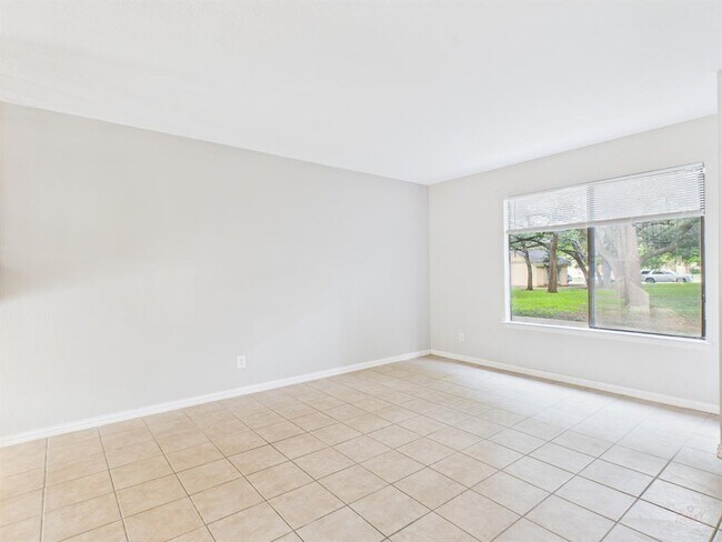 Building Photo - 9520 Quail Village Ln