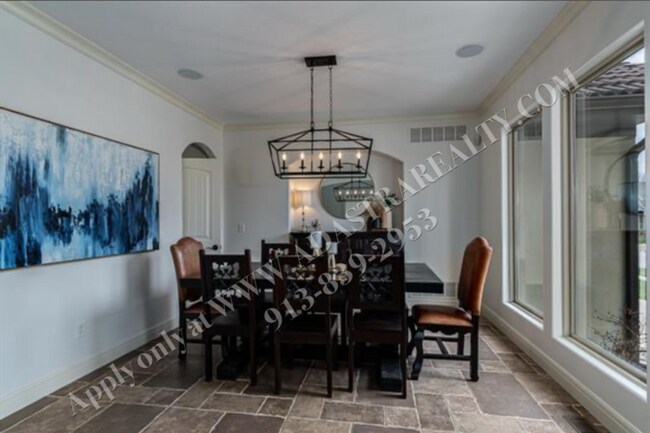 Building Photo - Gorgeous 5 Bed 5 Bath Home in Olathe-Comin...