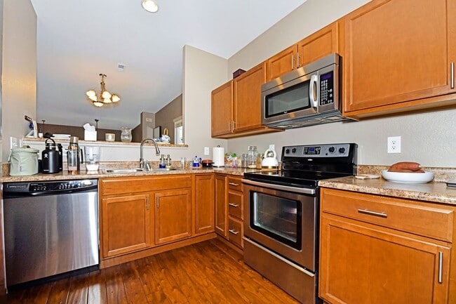 Building Photo - 2-Story Townhome - Excellent Condition- Mo...