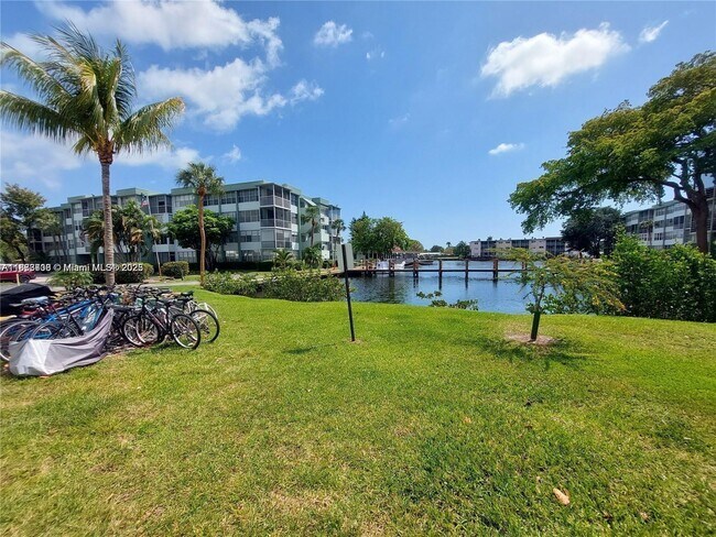 Building Photo - 2741 Taft St