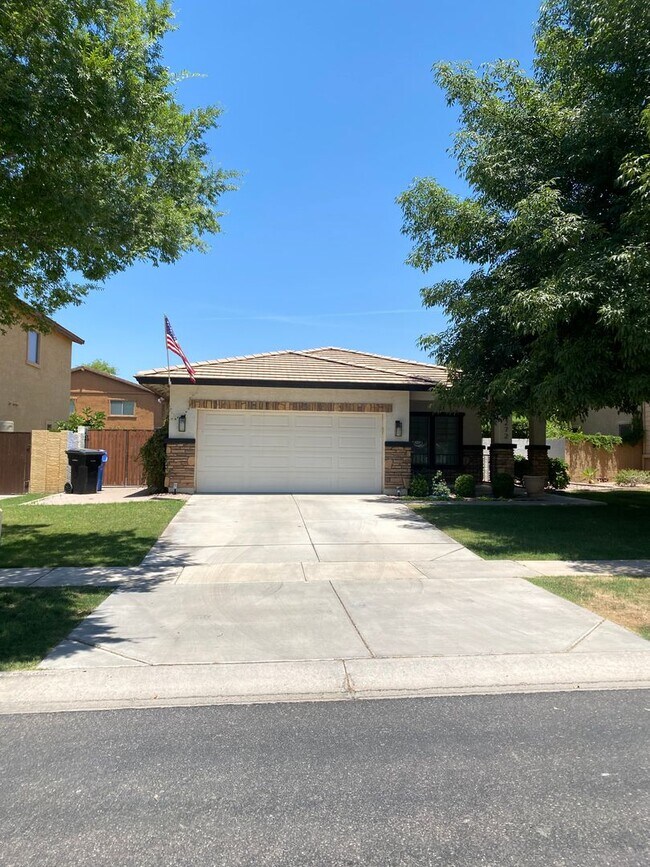 Primary Photo - **BEAUTIFUL 3BEDROOM/2BATHROOM HOME LOCATE...