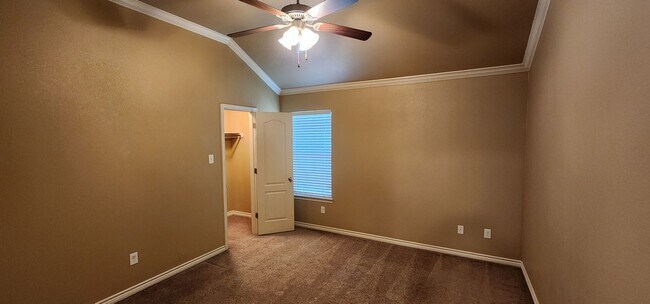 Building Photo - Beautiful 2 bed/2 bath near Clear Creek