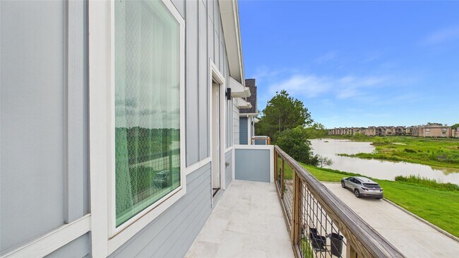 Building Photo - 9609 Valeca Dr