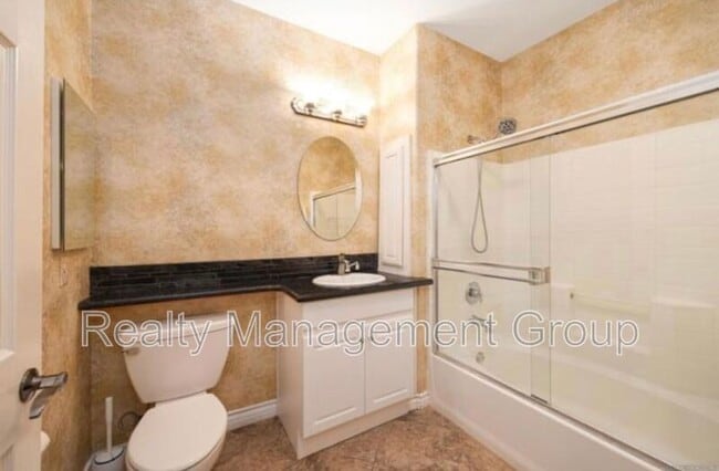 Building Photo - 9253 Regents Rd