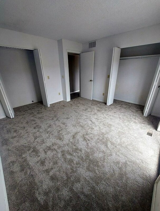Building Photo - 381 1/2 Ridge View Dr