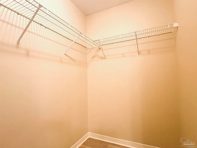 Building Photo - 10621 Creek Ridge Dr