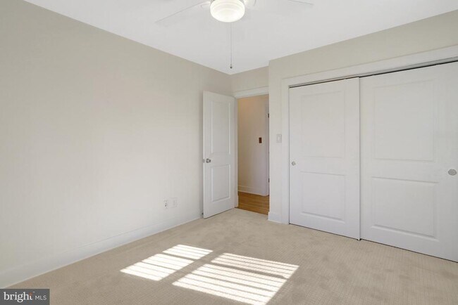 Building Photo - 6120 Beachway Dr