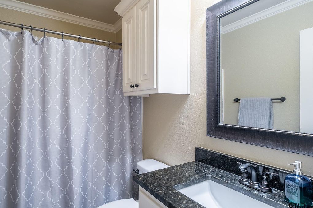 Building Photo - 121 Bois D Arc Dr