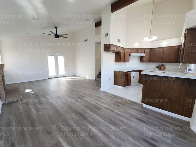 Building Photo - Stylish home with upgraded amenities