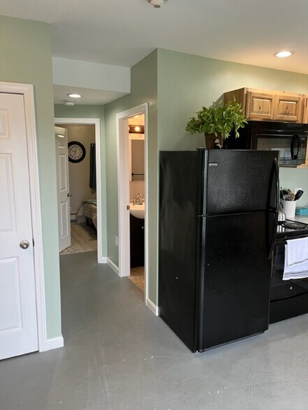 Building Photo - 14 Maplewood Rd