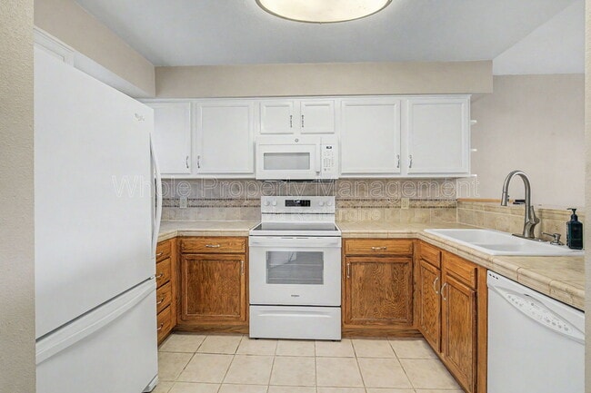 Building Photo - 8757 W Cornell Ave
