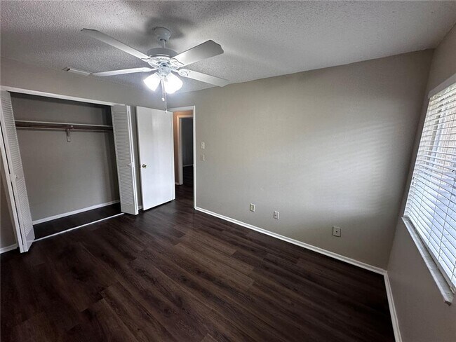 Building Photo - 321 Redwing Way
