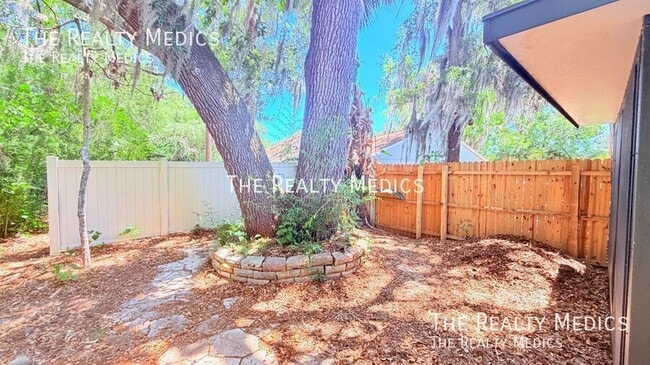 Building Photo - 124 Clear Lake Cir