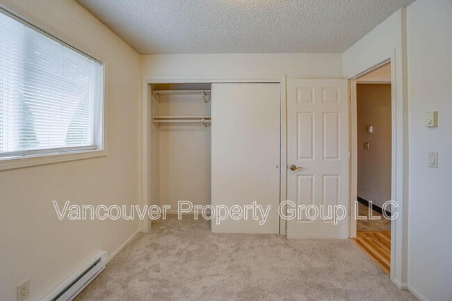 Building Photo - 609 W McLoughlin Blvd