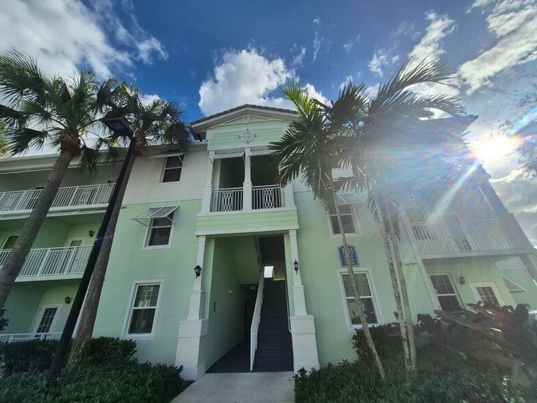 Building Photo - 3601 High Ridge Way