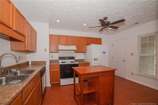 Building Photo - 6440 Brookshire St