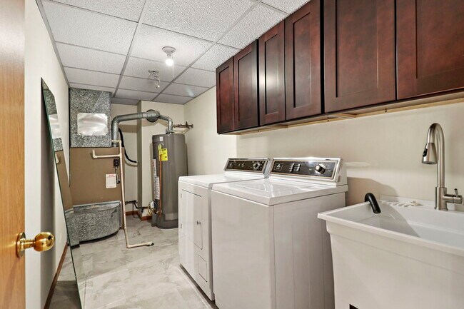 Building Photo - 150 Red Top Dr