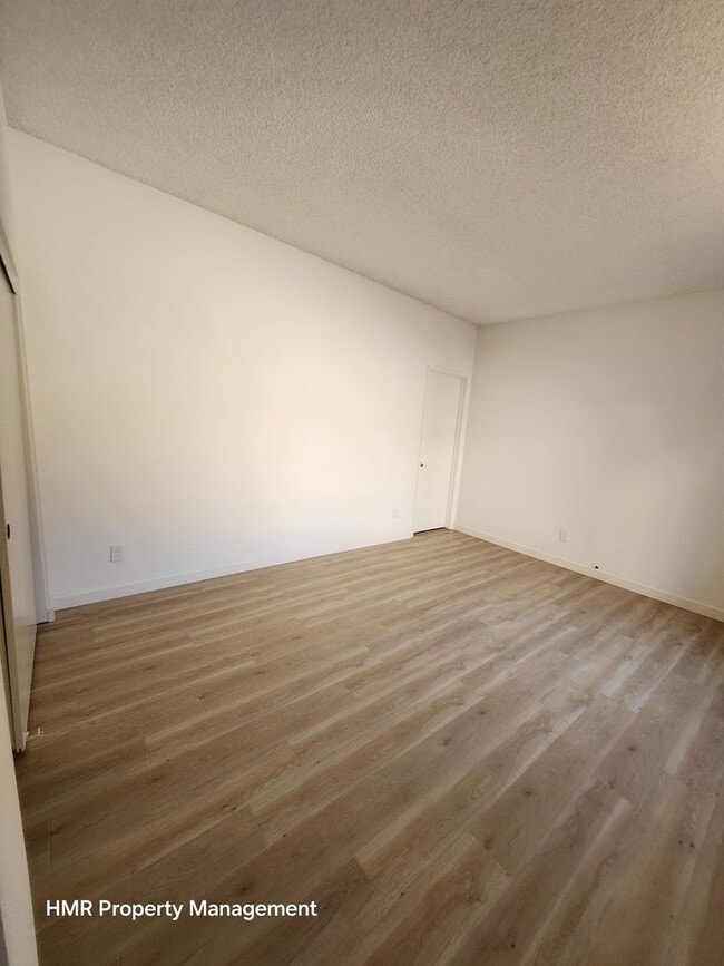 Building Photo - Beautiful 3-Bed, 3-Bath Condo in Prime Cla...