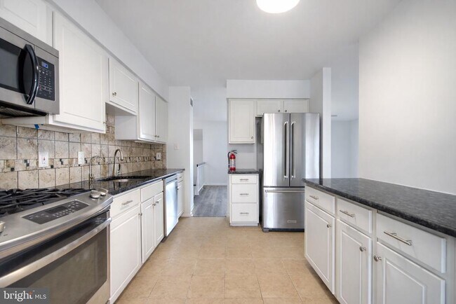 Building Photo - 49 Brambling Ln