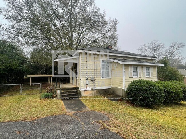 Primary Photo - 110 W Ridge Cir