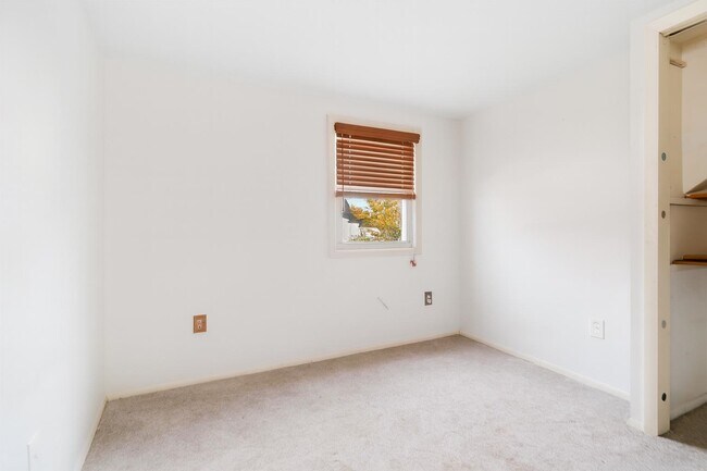 Building Photo - 689 2nd St