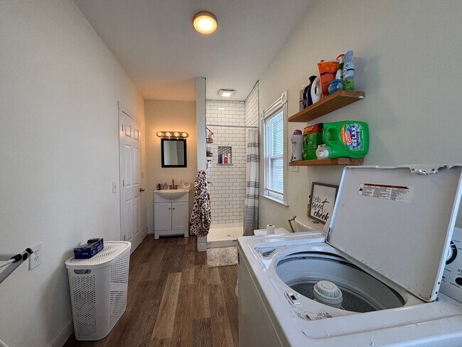 Building Photo - Single Family Home In The Park Ave Neighborhood!