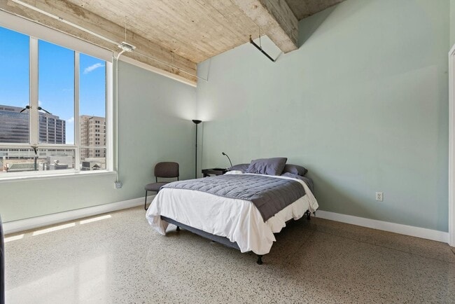 Building Photo - 710 Colorado St