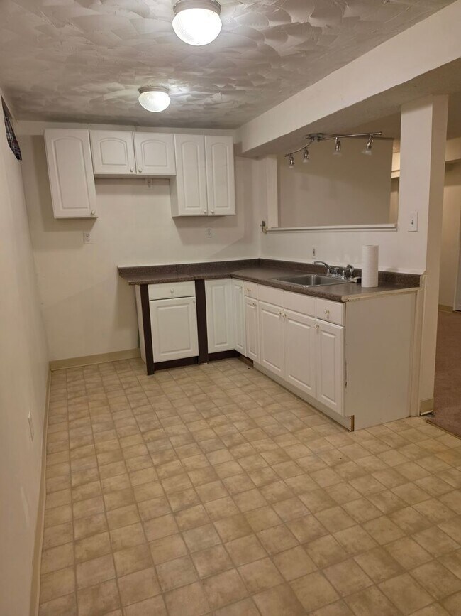 Building Photo - 558 Windsong Dr