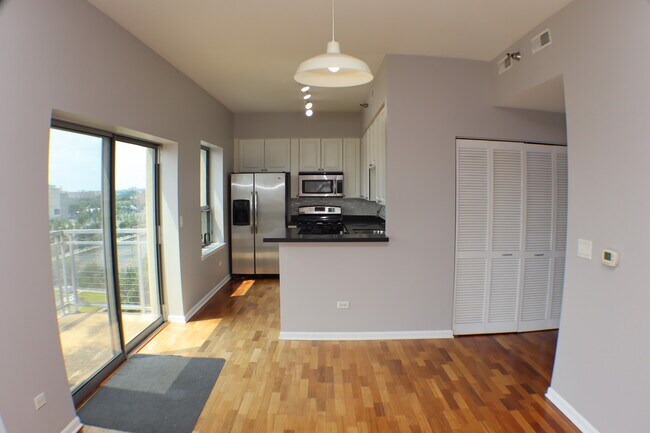 Building Photo - 100 N Hermitage Ave