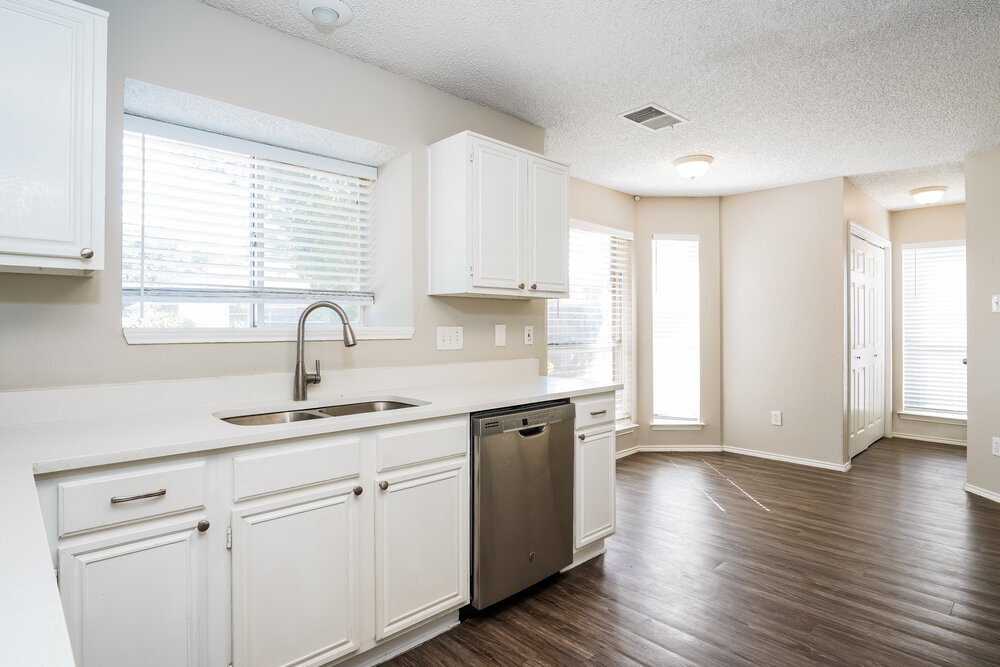 Building Photo - 2843 Red Oak Dr