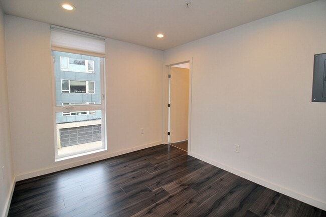 Building Photo - 1480 N Jarrett St