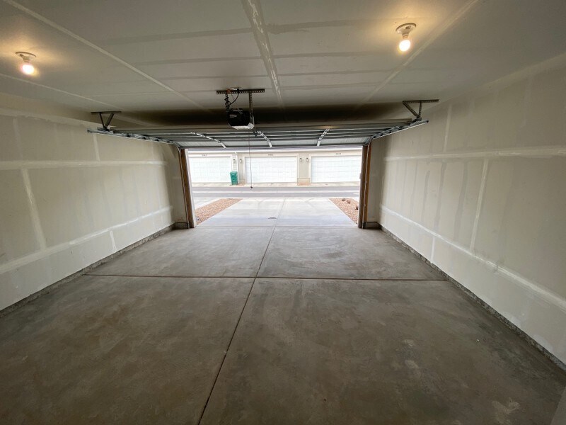 Building Photo - 3961 W Yonex Dr