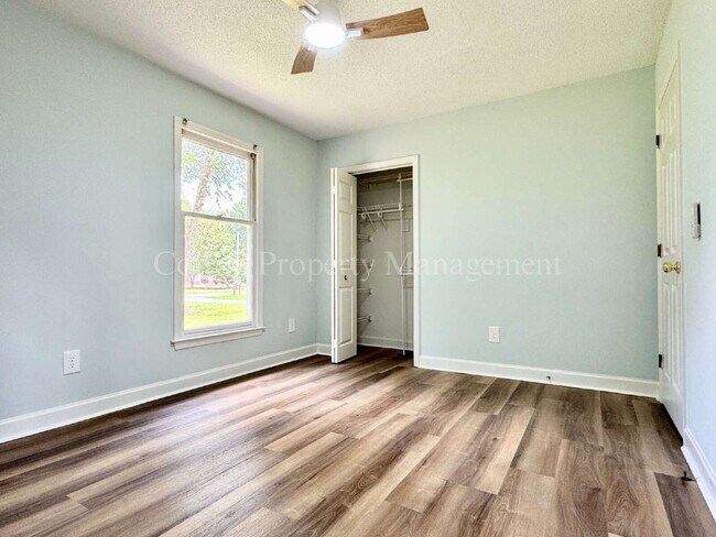 Building Photo - 307 Abbey Ln