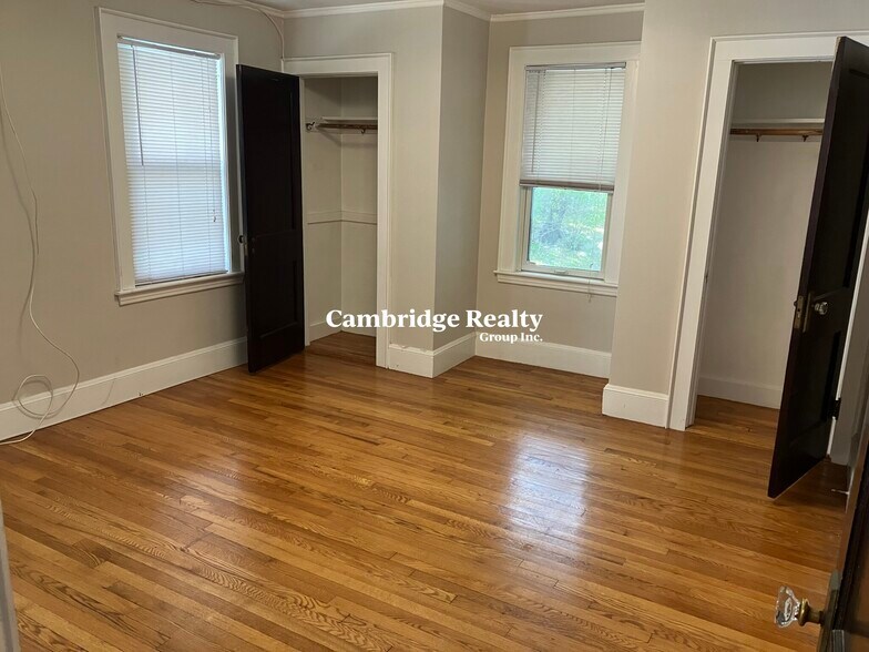 Building Photo - 93 Hillside Rd